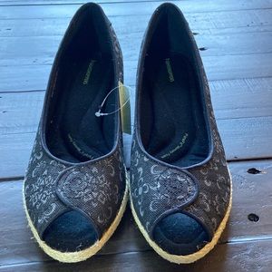 Grasshoppers shoes Black Open Toe Wedge Size 9.5 medium Purefit Comfort NEW